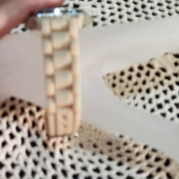 NWOT Quartz movement silver watch - Picture 3 of 5